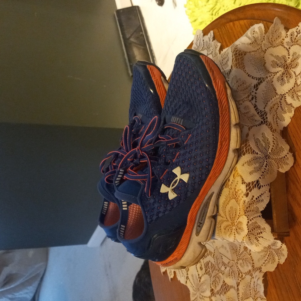 Under Armour purple pink 8.5 women tennis shoes